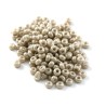 Perles rocaille. Beige opaque lustré